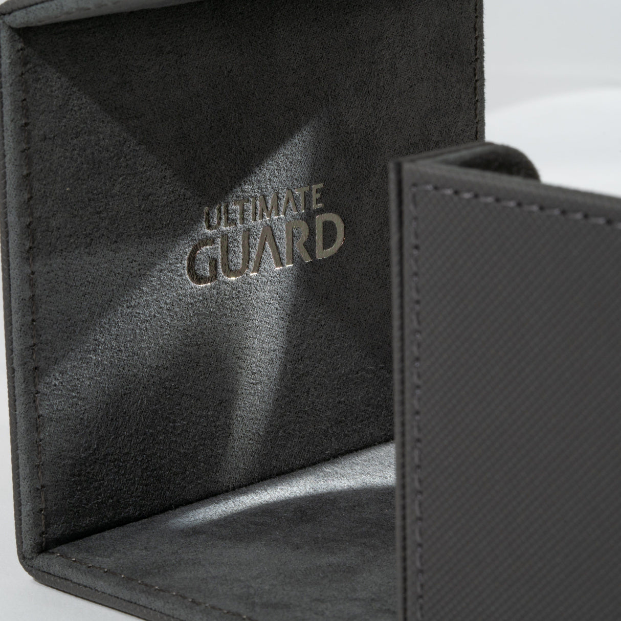 Ultimate Guard - Sidewinder 80+ Xenoskin Deck Box - Gray