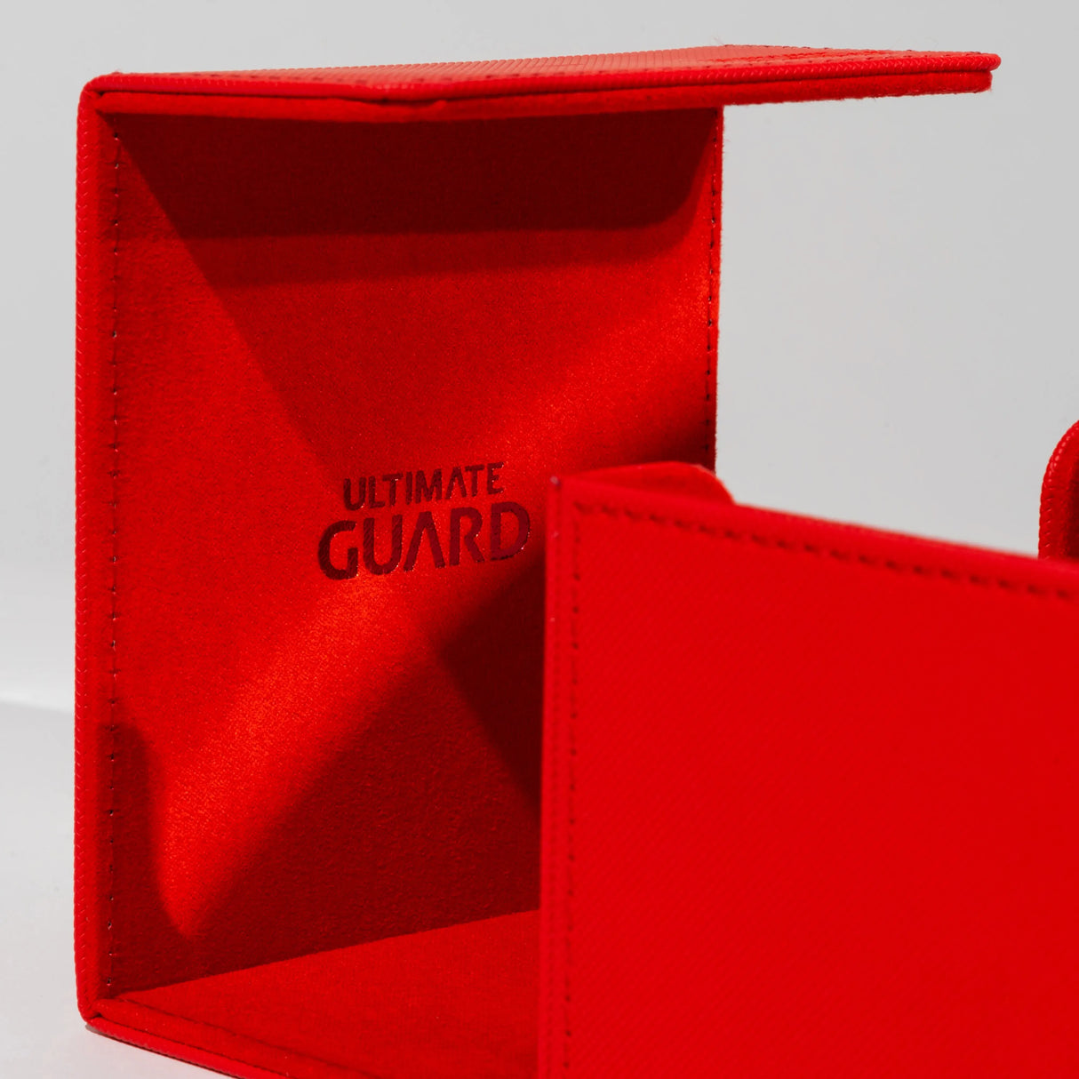 Ultimate Guard - Sidewinder 133+ Xenoskin Deck Box - Red