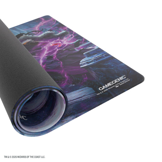 Gamegenic Shiny Playmat Reality Fracture Liliana – tappetino parzialmente arrotolato, lato Gamegenic