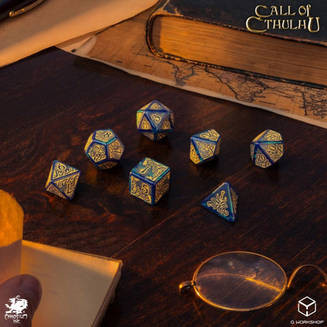 Q Workshop Call of Cthulhu 7th Edition Blue-Green & Gold Dice Set (7 pezzi) – Set di Dadi per Giochi di Ruolo