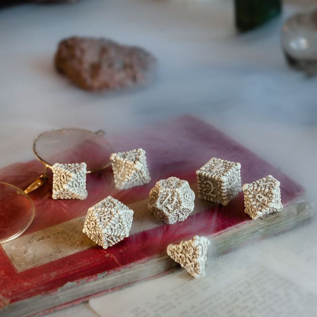 Q Workshop Dice Macabre Set (7 pezzi) – Set di Dadi in Resina per Giochi di Ruolo