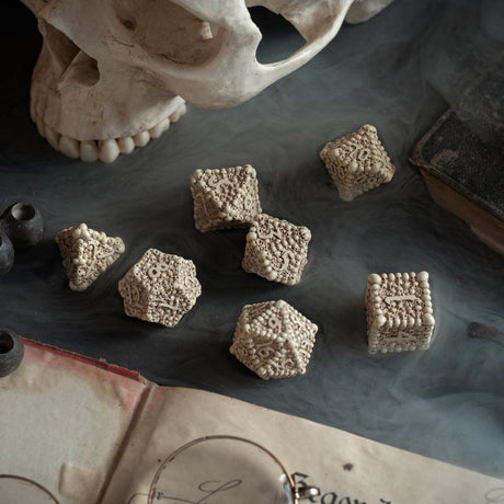 Q Workshop Dice Macabre Set (7 pezzi) – Set di Dadi in Resina per Giochi di Ruolo